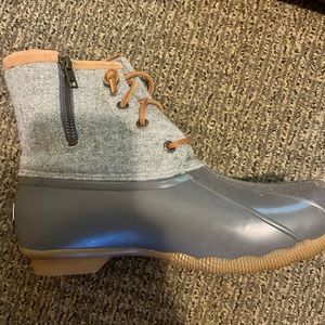 Sperry Saltwater Wool Embossed Duck Boot w/ Thinsulate